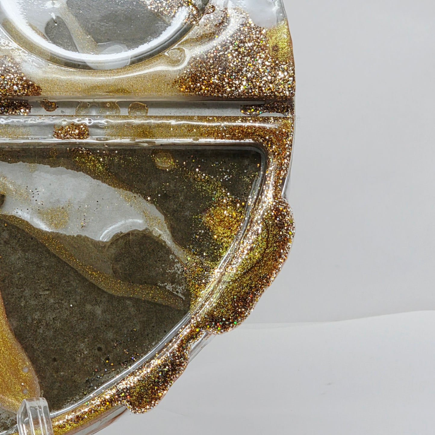 Handmade Round Resin Rolling Tray Set – Gold White Stone Mica Glitter | Divided Sections | Unique Circle Tray + Pipe Rest | Savage Studio Creations